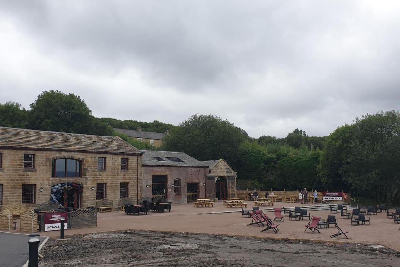 Buck - En-Suite Room In Canalside Guesthouse Burnley Exterior photo